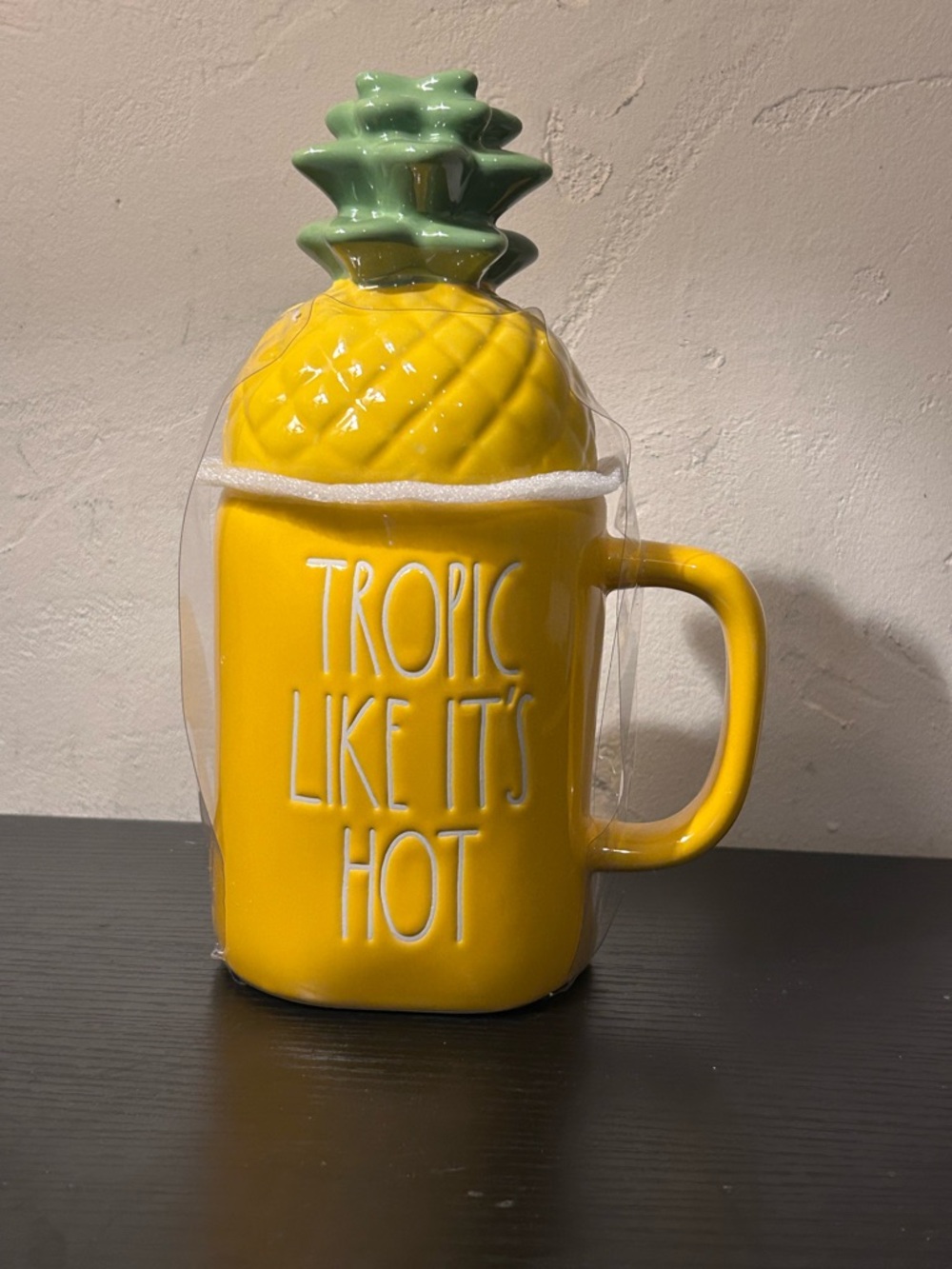 Rae Dunn Tropic Like Its Hot Yellow Ceramic Mug With Pineapple Lid NWTS